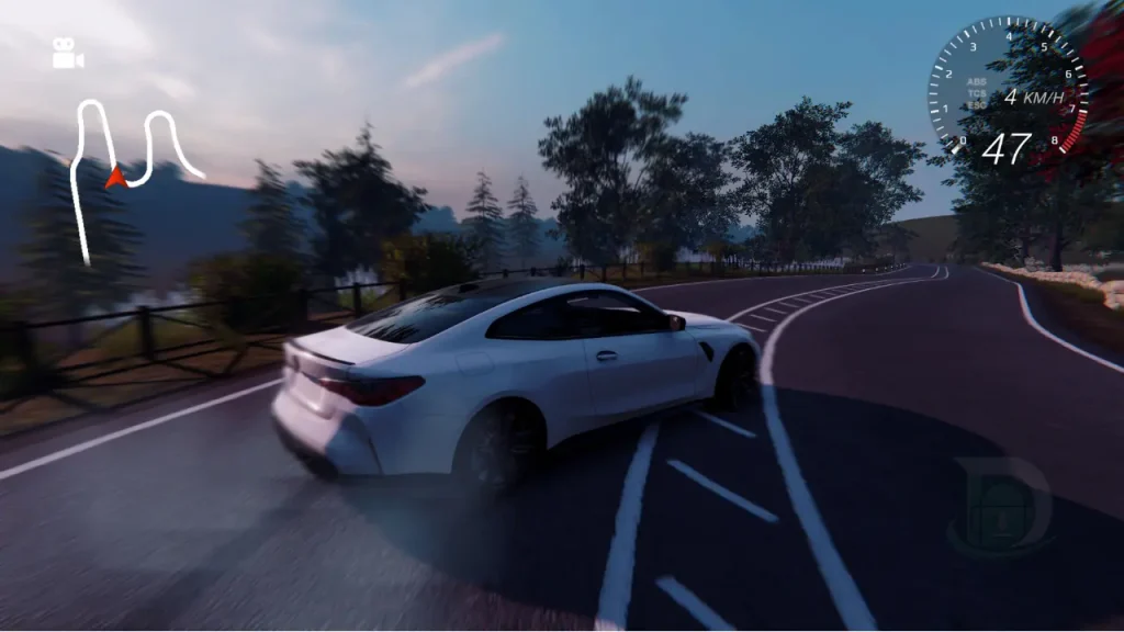 Apex Racing APK'da virajlı bir yolda drift yapan beyaz spor araba