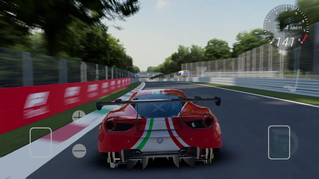 Apex Racing APK'da profesyonel bir yarış pistinde sürüş yapan kırmızı yarış arabası