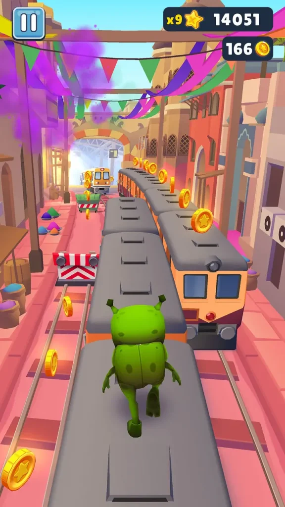 Subway Surfers oyununda trenlerin üzerinde koşan Android karakteri ve toplanabilir altın paralar